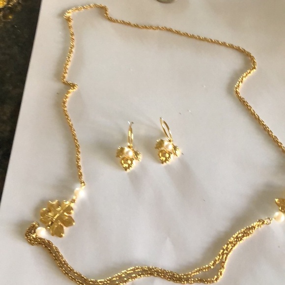 Gold tone leaf necklace earring set - Picture 4 of 4